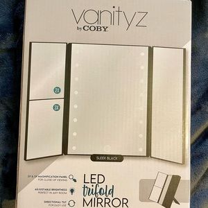NWT VANITY TRIFOLD MIRROR